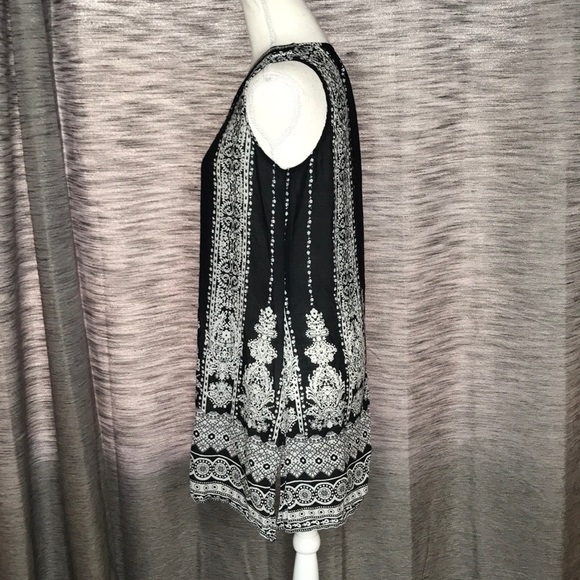 WORLD MARKET SMALL B&W COVERUP - Picture 5 of 8